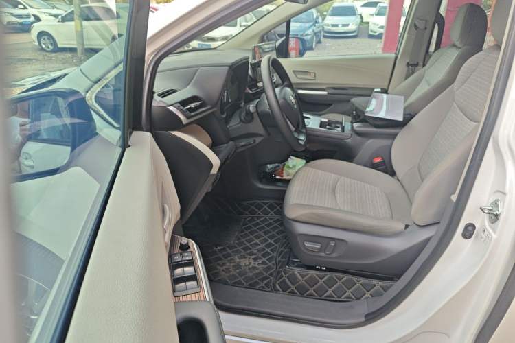 Used Toyota SIENNA 2021 2.5L Hybrid Comfort Edition
