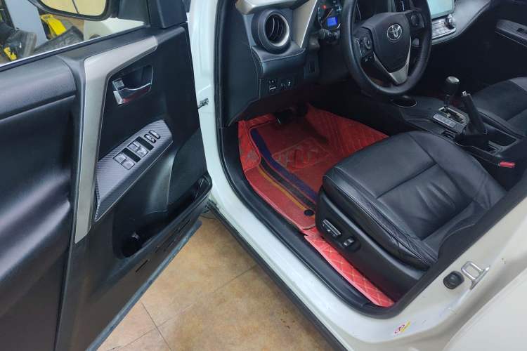 Used Toyota RAV4 2015 2.0L CVT Four-Wheel Drive New Edition
