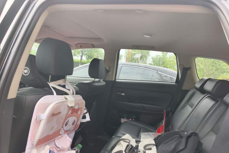 Used Mitsubishi Outlander 2016 2.4L 4x4 Luxury Edition 7-Seater
