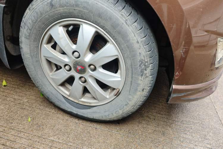 Used Wuling Hongguang 2016 1.5L S1 Deluxe Model China V-standard Right Front Wheel Hub