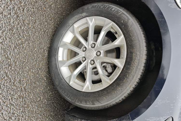 Used Buick LaCrosse 2021 552T Luxury Version Right Front Wheel Hub