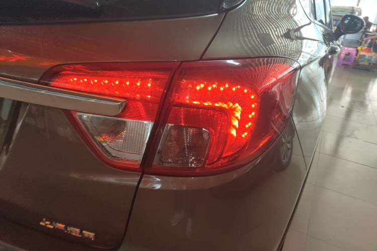 Used Buick Envision 2017 20T Two-Wheel Drive Leading Version Exterior 3