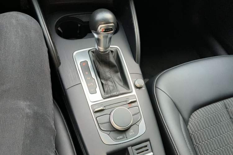 Used Audi A3 2014 Limousine 40 TFSI S line Comfort Model