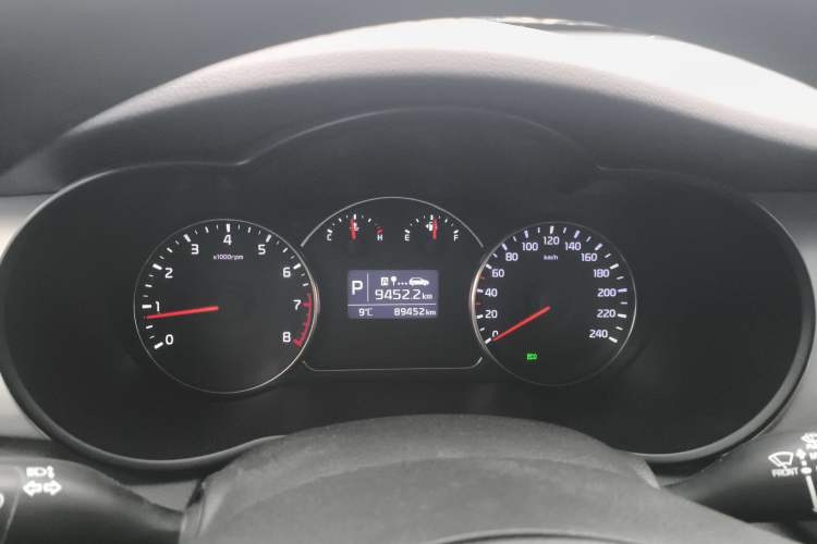 Used Kia Carens 2013 2.0L 5-Seater Automatic Standard Version China IV Standard
