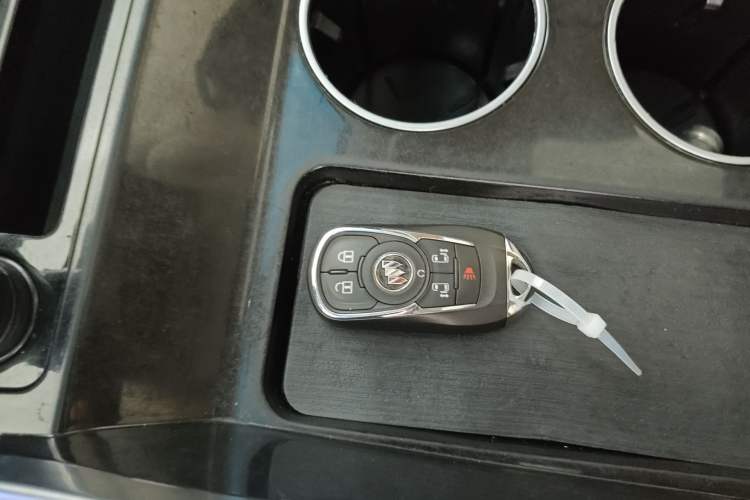 Used Buick GL8 2022 ES Landtrek 653T Luxury Edition