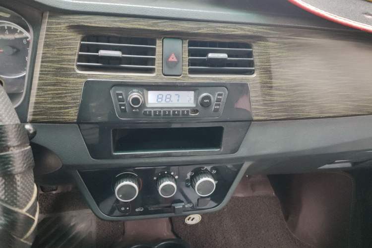 Used Jinbei Hiace X30 2013 1.3L Standard Version
