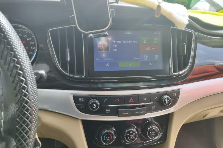 Used Baojun 730 2014 1.5L manual Comfort version 7 seats