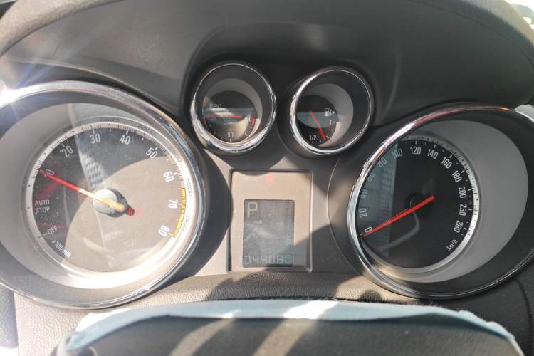 Used Buick Encore 2015 1.4T Automatic Two-Wheel Drive Urban Elite Version
