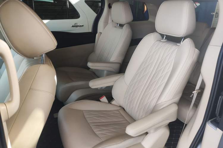 Used Buick GL8 2023 Facelifted Land Cruiser Executive Luxury Version