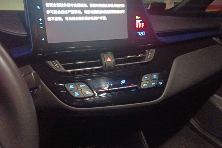 Used Toyota C-HR 2018 2.0L Luxury Sunroof Version China VI Standard