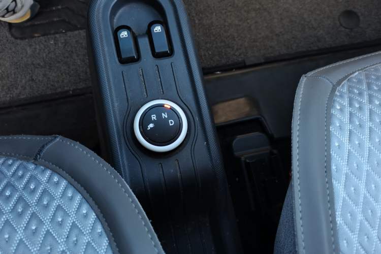 Used Wuling Hongguang MINIEV 2022 Macaron Premium Model – Lithium Iron Phosphate Gear Lever