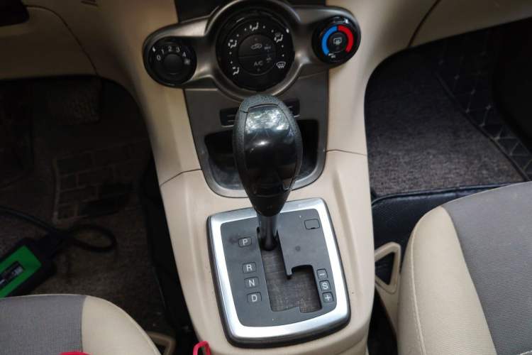 Used Ford Fiesta 2011 Hatchback 1.5L Automatic Fashion Edition Gear Lever
