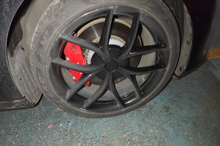 Used Tesla Model 3 2021 Performance High-Performance All-Wheel-Drive Version Right Front Wheel Hub