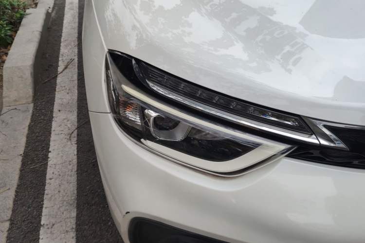 Used Dongfeng Aeolus AX4 2018 1.6L DCT Trendy & Stylish Model with Sunroof Right Front Headlight