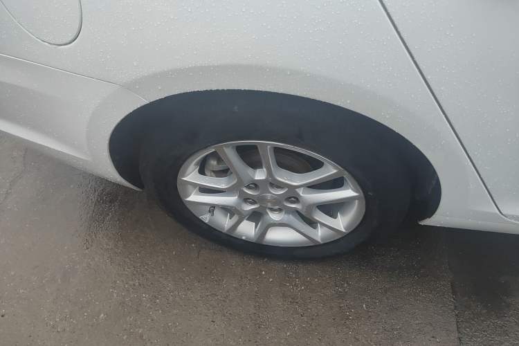 Used Chevrolet Malibu 2016 1.6T Automatic Comfort Edition Right Rear Wheel Hub