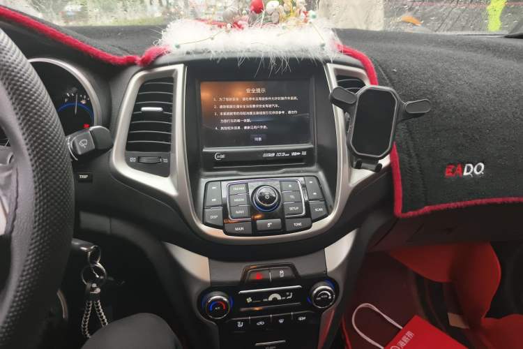 Used CHANGAN Eado 2015 1.6L Manual Luxury Model China V Standard Audio And AC Panel