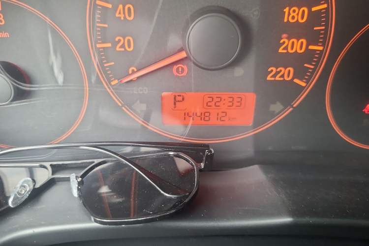 Used Honda Greiz 2016 1.5L CVT Classic Edition Odometer Close Up