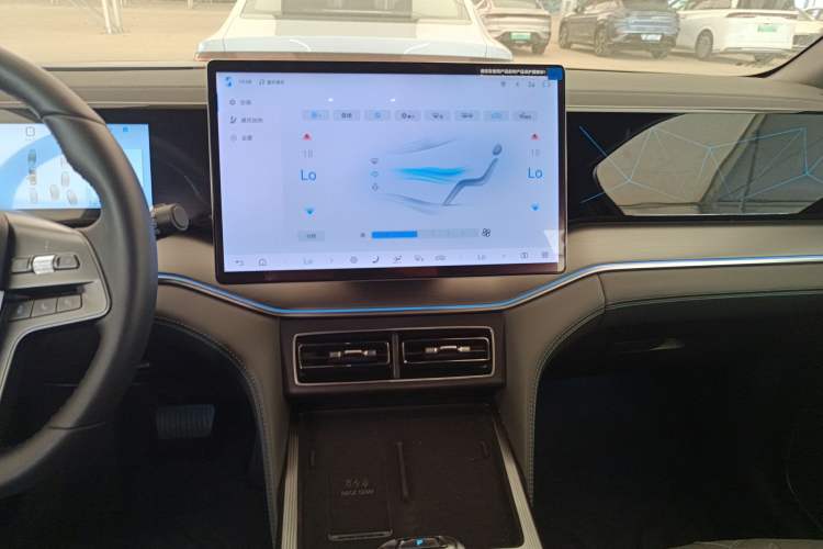 Used BYD Song L DM-i 2025 Intelligent Driving Version 160 km Beyond-Range Type Audio And AC Panel