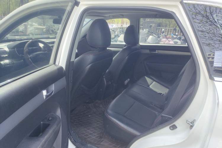 Used Kia Sorento 2013 2.4L 7-Seater Gasoline Comfort Version China IV Standard Left Rear Seat