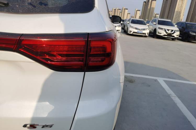 Used CHANGAN CS75 2021 Honor Million Edition 280T DCT Prestige Model
