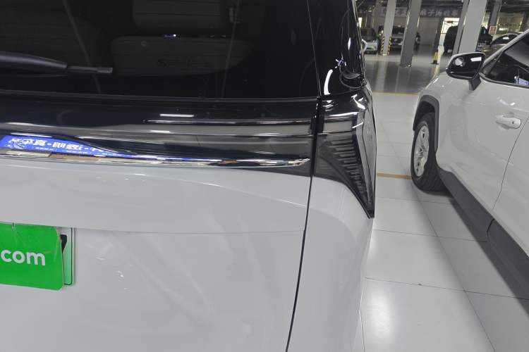 Used Buick GL8 New Energy 2024 Lu Zun Luxury Edition 6-Seater Right Rear Taillight