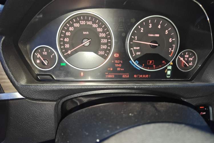 Used BMW 3 Series 2013 320Li Fashion Design Package Odometer Close Up