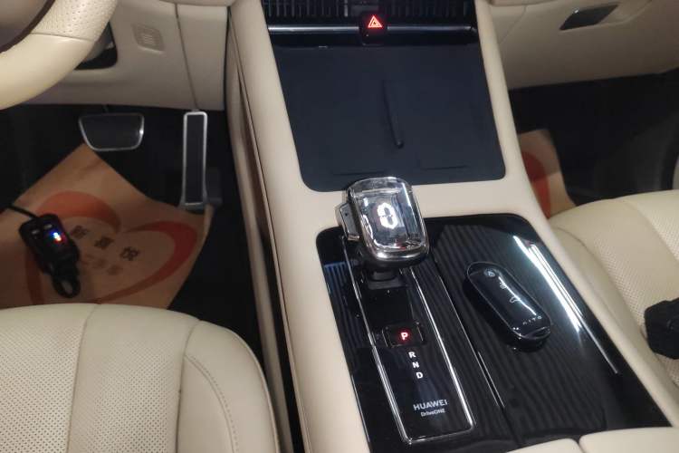 Used Hima AITO M7 2024 1.5T Intelligent Driving 4WD Max Edition 5 Seats Gear Lever