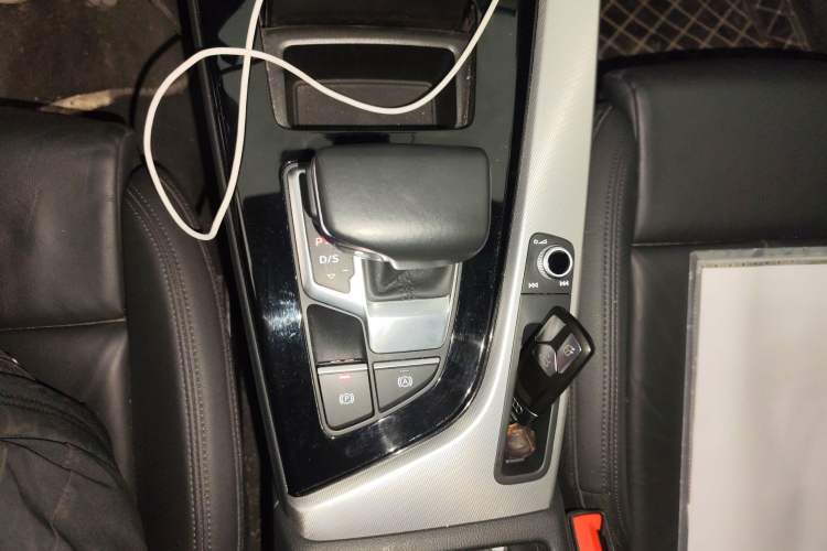 Used Audi A5 2023 Sportback 40 TFSI Fashionable and Dynamic Model Gear Lever