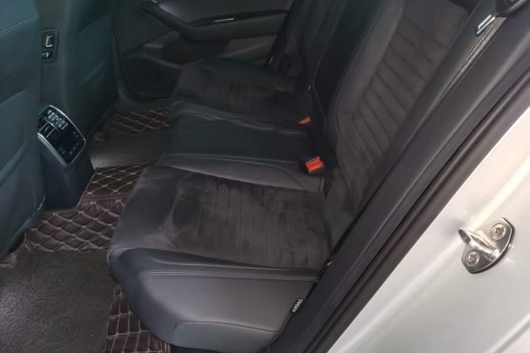 Used Volkswagen Magotan 2017 330TSI DSG Luxury Model Left Rear Seat