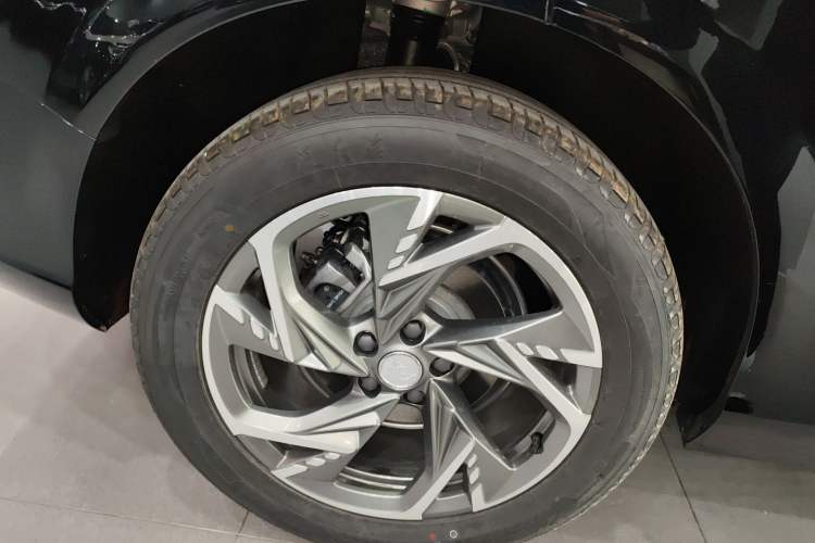 Used Hongqi HS3 PHEV 2025 Model 117km Jingwei Edition Right Rear Wheel Hub