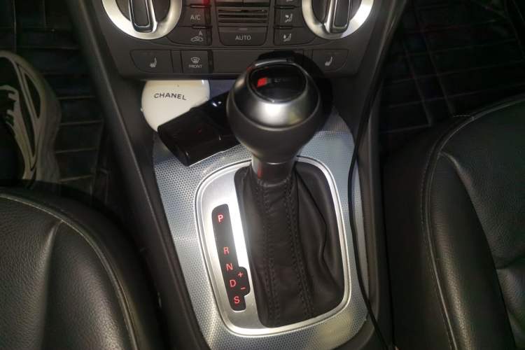 Used Audi Q3 2013 35 TFSI Comfort Model Gear Lever