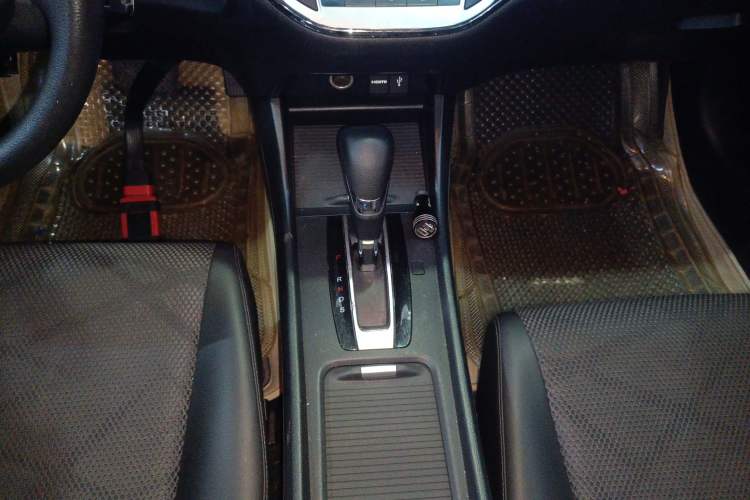 Used Honda Jade 2013 1.8L automatic Comfort version 5 seats Gear Lever