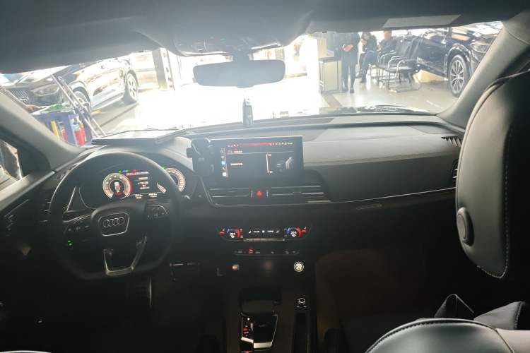 Used Audi Q5L 2025 quattro 45th Anniversary Edition 40 TFSI Luxury Dynamic Model
