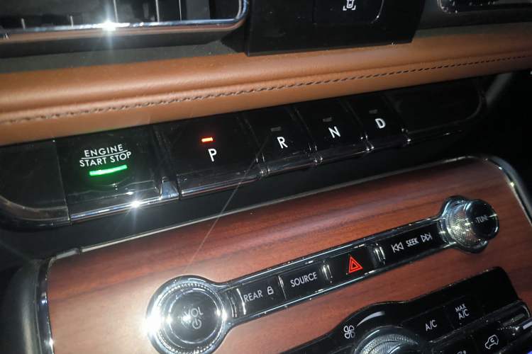 Used Lincoln Aviator 2023 3.0T V6 All-Wheel-Drive Executive Cruise Version Six Seats
