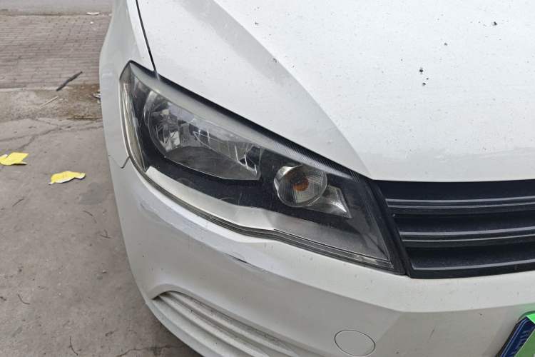 Used Volkswagen Jetta 2015 Value Edition 1.6L Manual Fashionable Style Right Front Headlight
