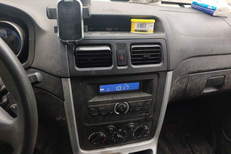 Used CHANGAN KAICHENG Ruixing M90 2018 2.0L Value-Added Flat-Top Liftback 6-Seater 4G94S Audio And AC Panel