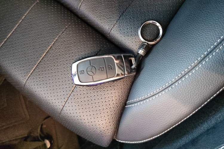 Used Mercedes-Benz E-Class 2018 Facelift E 200 L Interior 1