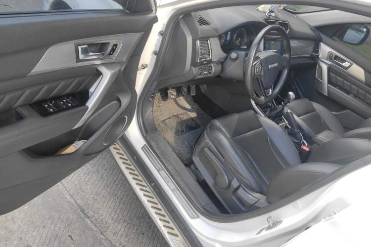 Used Haval H2 2016 Red Label 1.5T Manual Two-Wheel Drive Elite Model
