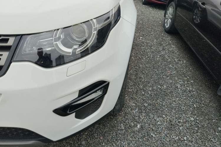 Used Land Rover Discovery Sport 2018 240 PS SE Version Left Front Headlight