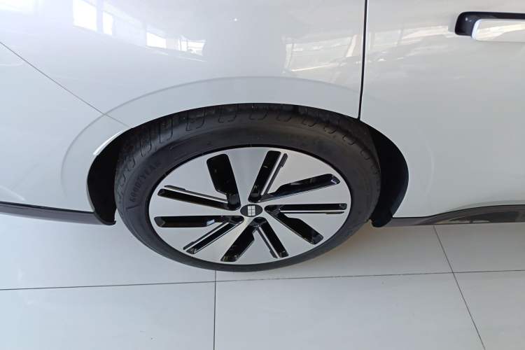 Used Geely Galaxy E8 2024 665 km Range Rear-Drive Starship Long-Range Version
