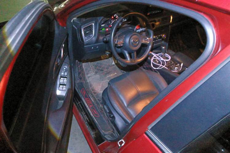 Used Mazda 3 Axela 2017 Hatchback 2.0L Automatic Sport Model China V Emission Standard Driver Seat