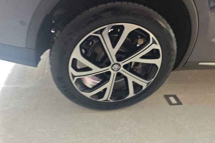 Used BYD Tang New Energy 2025 Intelligent Driving Version DM-i 115KM Flagship Edition Right Rear Wheel Hub