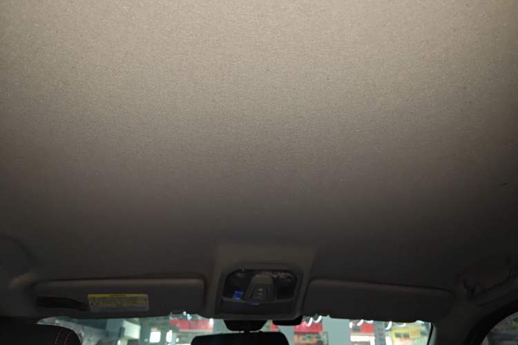 Used SAIC MAXUS T60 2017 2.8T Diesel Automatic 4x4 High-Ride Comfort Edition Standard Cabin China V Emission Standard
