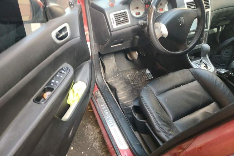 Used Peugeot 307 2012 Hatchback 1.6L Automatic Comfort Edition