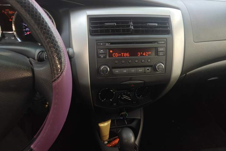 Used Nissan Livina 2013 1.6XE CVT Comfort Edition Audio And AC Panel