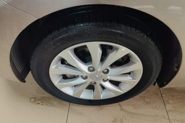 Used Hyundai Elantra (5th Generation / Langdong) 2016 1.6L Automatic Prestige Model Left Front Wheel Hub