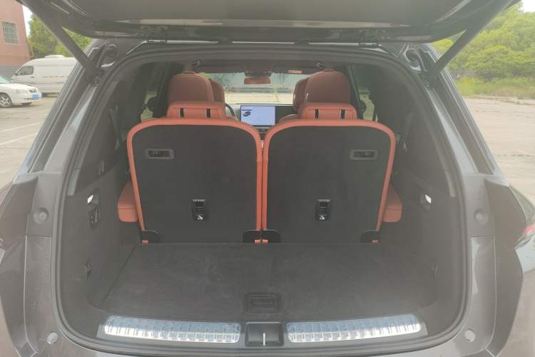 Used Li Auto L8 2025 Max Smart Refresh Edition Trunk