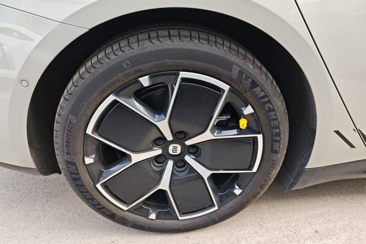 Used Xiaomi Auto SU7 2024 Rear-Drive Ultra-Long Range Advanced Pro-Level Intelligent Driving Version
