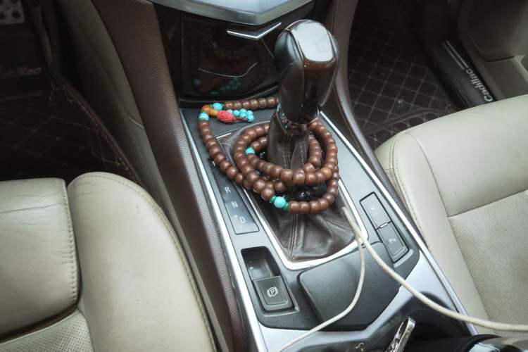 Used Cadillac SRX 2012 3.0L Elite Edition Gear Lever