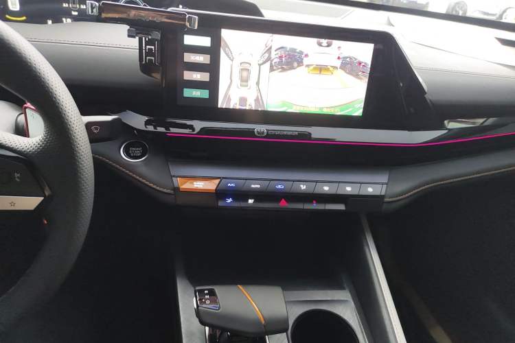 Used CHANGAN UNI-V 2023 1.5T Prestige Model